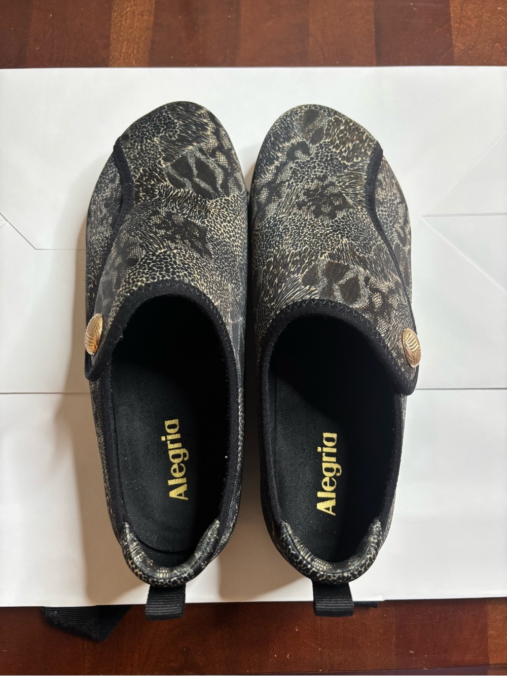 Alegria Marilynn Women's size 39  EW (extra-wide) Leopard-Print Slip-On Clogs
